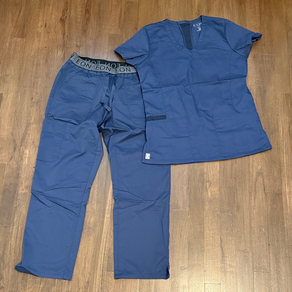 Maevn EON Navy Blue Scrubs Set XS top XS petite bottoms stretch wicking fabric